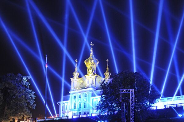 Лазерное шоу у Дворца в Петергофе