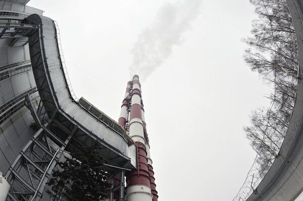 3. Газпром купил 89,97% акций МОЭК примерно за 3 млрд долларов.  На аукционе в августе «Газпром» приобрел пакет правительства в главной теплосетевой компании страны ОАО «Московская объединенная энергетическая компания» (МОЭК).  «Газпром», который до покупки уже контролировал 70% производства тепловой энергии в Москве, приобрел актив  по стартовой цене.