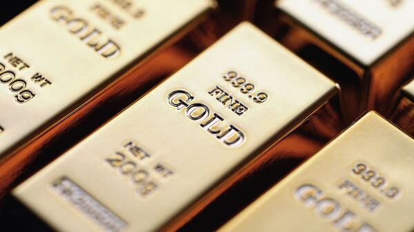 Золото подешевело на позитивной статистике по экономике США