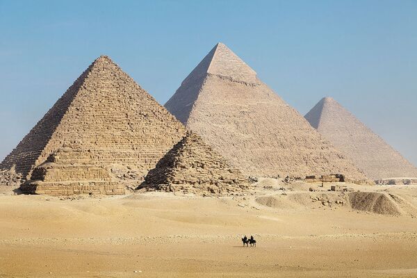 *Египетские пирамиды