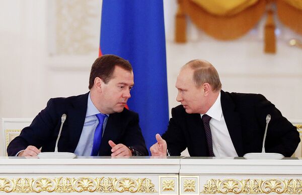 Председатель правительства РФ Дмитрий Медведев и президент РФ Владимир Путин (слева направо)