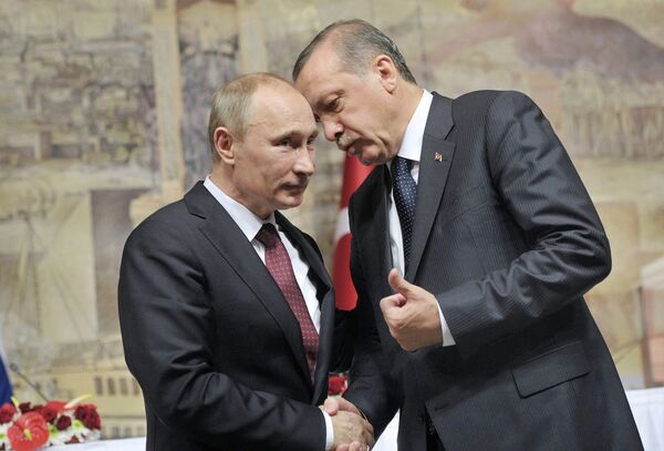*Президент России Владимир Путин и премьер-министр Турции Реджеп Тайип Эрдоган
