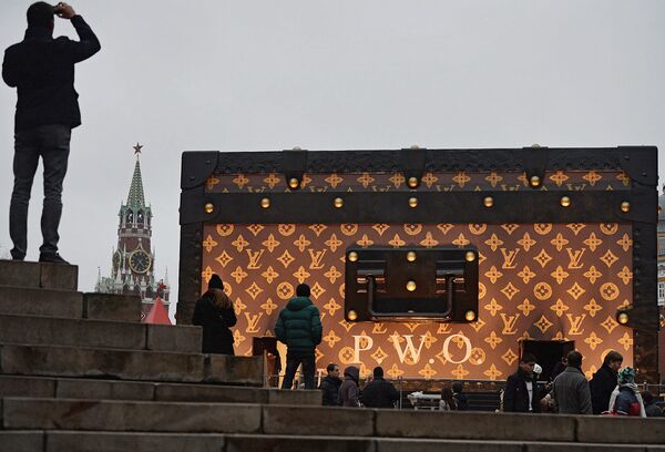 Павильон в виде чемодана Louis Vuitton на Красной площади