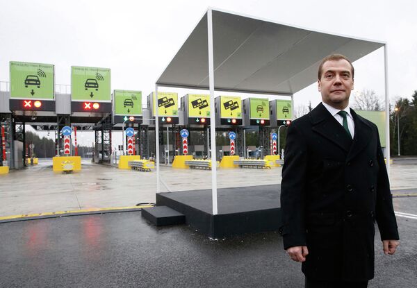 Д.Медведев открыл новую автодорогу в Подмосковье