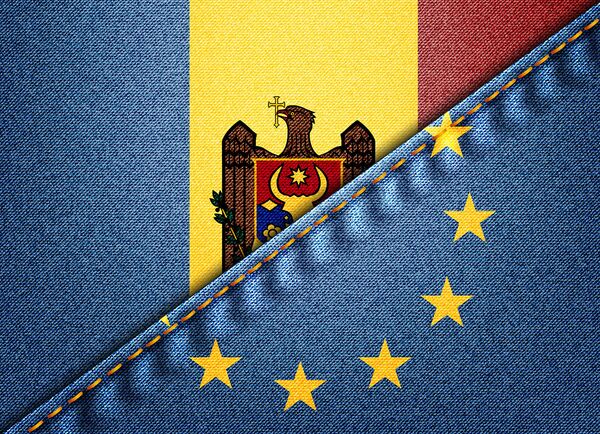 Флаг Молдавии и ЕС
