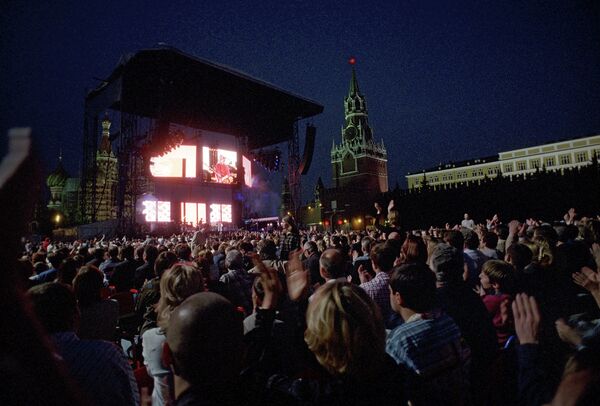 На первом месте в рейтинге концерт Пола Маккартни, рок-легенды, солиста группы Битлз с 1959-1970 годы. Пол Маккартни впервые за свою 40-летнюю карьеру выступил в Москве на Красной площади в 2003 году.