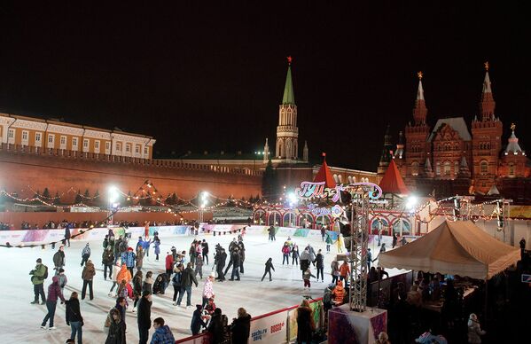На 5 месте ГУМ-Каток, который открывается зимой на Красной площади с 2006 года.