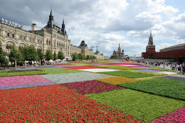 В июле 2013 года на 120-летие ГУМа на Красной площади прошел фестиваль цветов. Брусчатку накрыли живым лоскутным ковром из 650 тыс. растений.