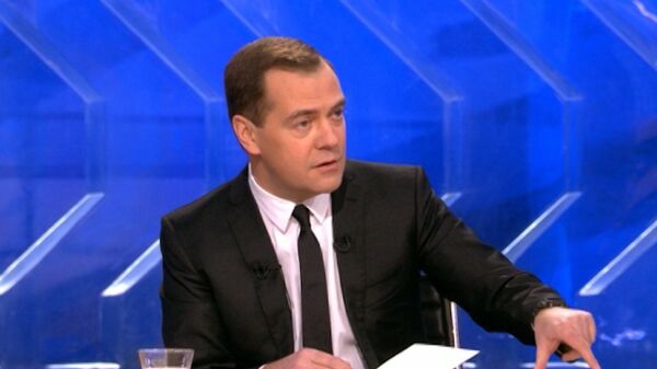 Медведев объяснил, почему у него и у Путина течет из крана ржавая вода