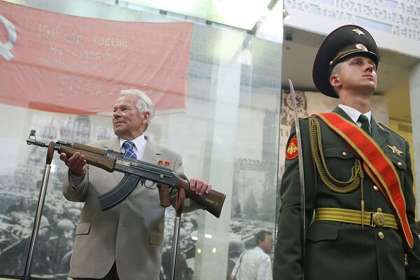 Михаил Калашников принял участие в торжествах по случаю 60-летия создания автомата Калашникова.