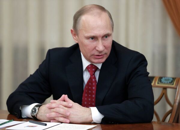 Путин обсудит с правительством реализацию майских указов и финансовые рынки