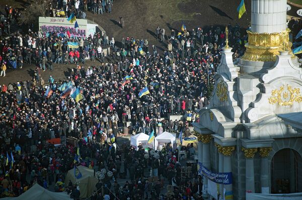 Противостояние митингующих с милицией в Киеве продолжается без прямых столкновений