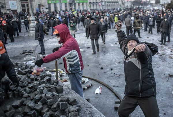 В понедельник, 20 января, часть демонстрантов попыталась прорвать оцепление из сотрудников органов внутренних дел, охраняющих порядок вокруг правительственного квартала.