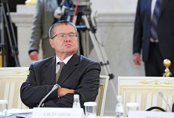 Улюкаев ожидает отскока рубля, но предупреждает о рисках инфляции