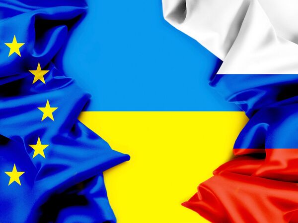 Флаги Евросоюза Украины и России