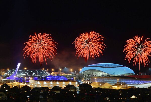 Салют над Олимпийским парком во время генеральной репетиции церемонии открытия