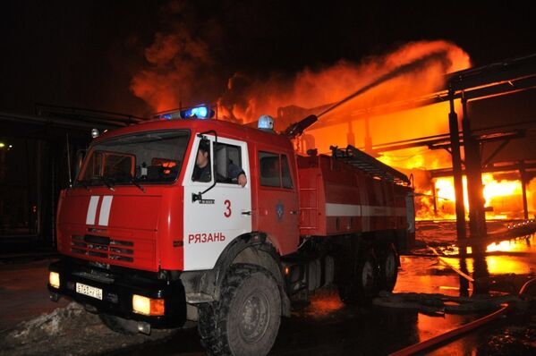 По состоянию на 22 часа 30 минут силами МЧС России площадь пожара была уменьшена до 500 кв. метров. Группировка МЧС увеличена до 165 человек и 46 единиц техники.