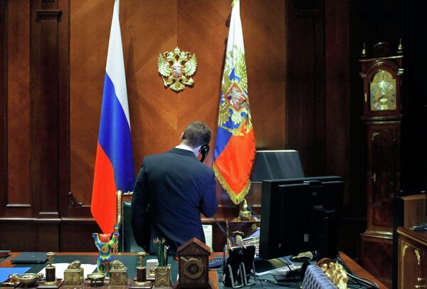 Медведев поручил до 15 апреля ввести в эксплуатацию частоты Основы Телеком