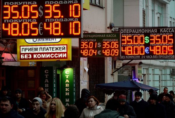 Официальный курс евро на вторник - 48,31 руб, доллара - 35,24 руб
