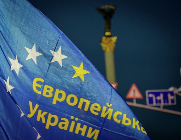 *Акции сторонников евроинтеграции Украины на площади Независимости в Киеве