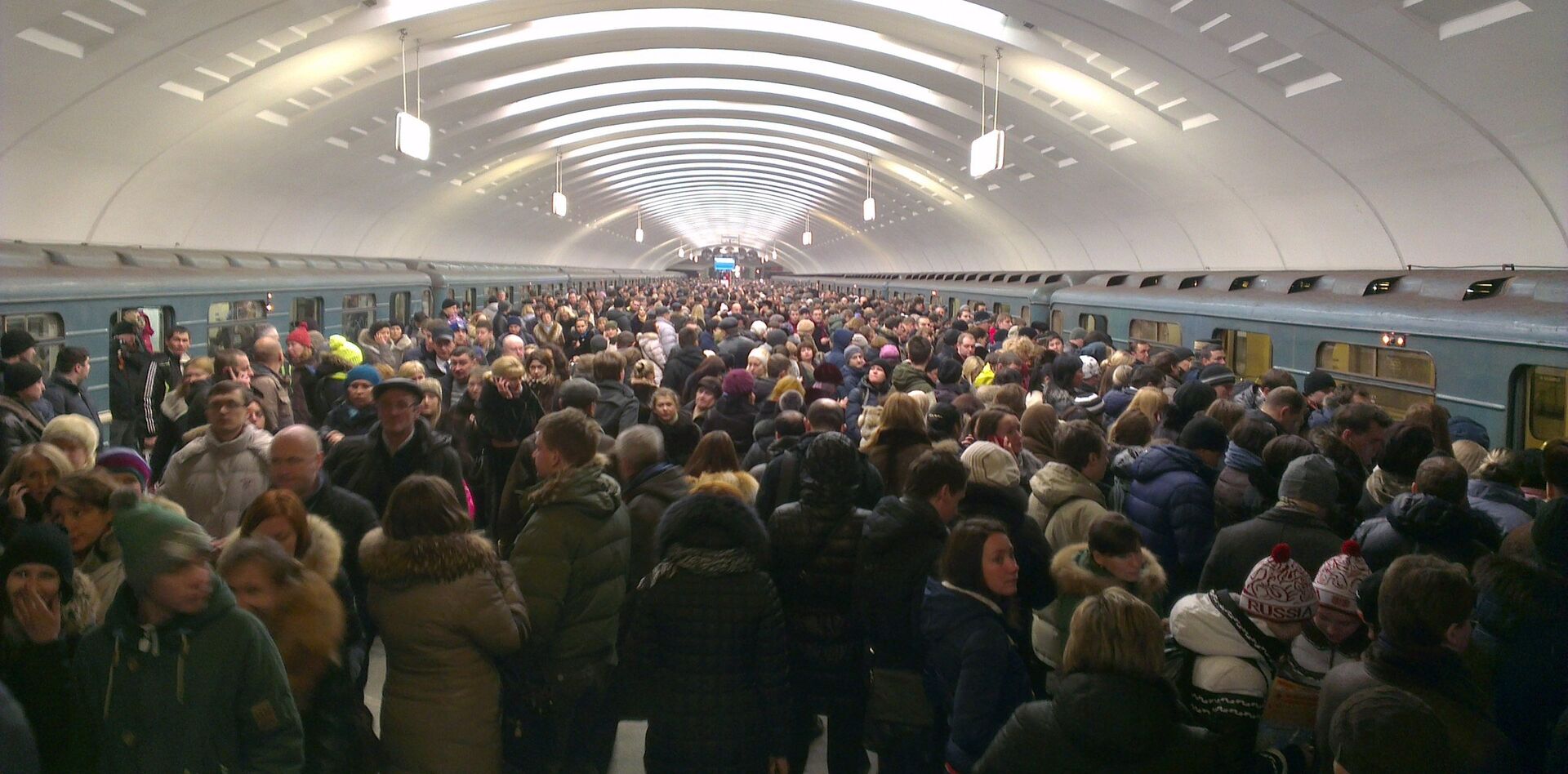 Толпы пассажиров скопились на оранжевой ветке из-за проблем в метро - ПРАЙМ, 1920, 25.05.2021