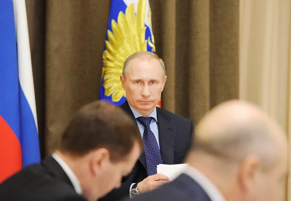 В.Путин провел совещание по экономическим вопросам