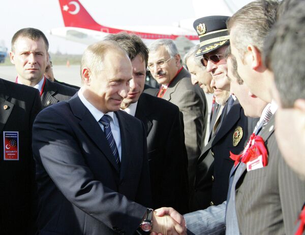В.Путин во время прибытия в турецкий город Самсун