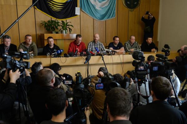 Пресс-конференция, задержанных ополченцами в украинском Славянске офицеров из стран ОБСЕ