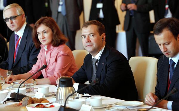 Рабочий завтрак президента РФ Д. Медведева и канцлера ФРГ А. Меркель с представителями деловых кругов