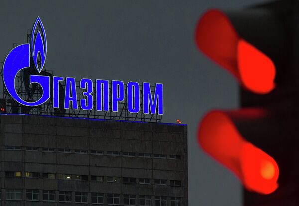 Логотип компании Газпром на административном здании в Москве