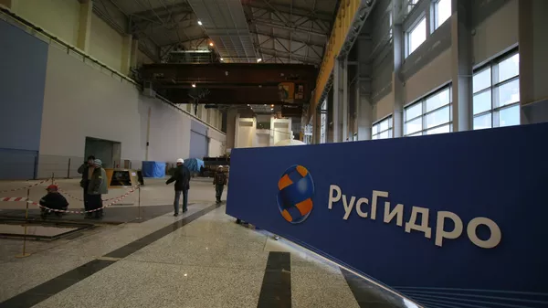 % Русгидро