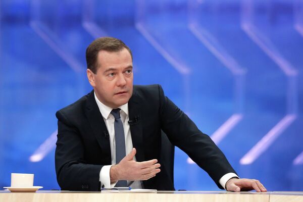 *Председатель правительства России Дмитрий Медведев