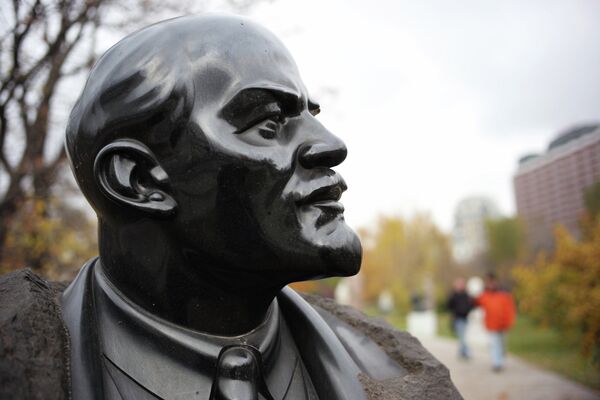 Памятники советским вождям в Парке искусств Музеон