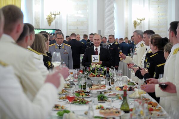 В.Путин дал прием в Кремле в честь выпускников военных вузов
