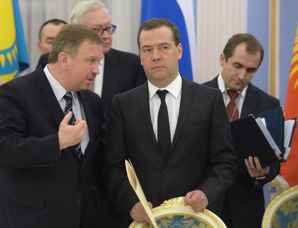 Председатель правительства РФ Дмитрий Медведев и премьер-министр Белоруссии Андрей Кобяков