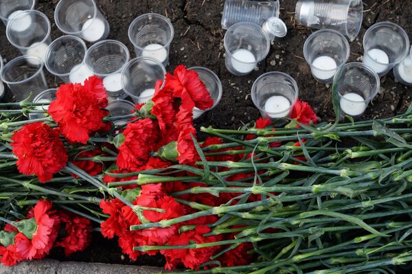 Москвичи скорбят по погибшим в авиакатстрофе на юге Франции