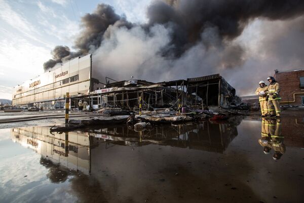 Пожар в торговом центре Адмирал в Казани