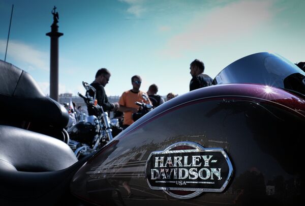 %Мотопарад Harley-Davidson в Санкт-Петербурге