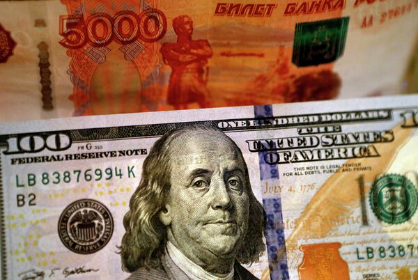 %Доллары и рубли