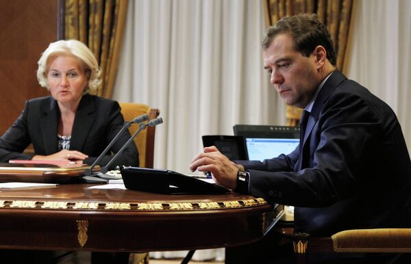 Председатель правительства России Дмитрий Медведев и заместитель председателя правительства РФ Ольга Голодец