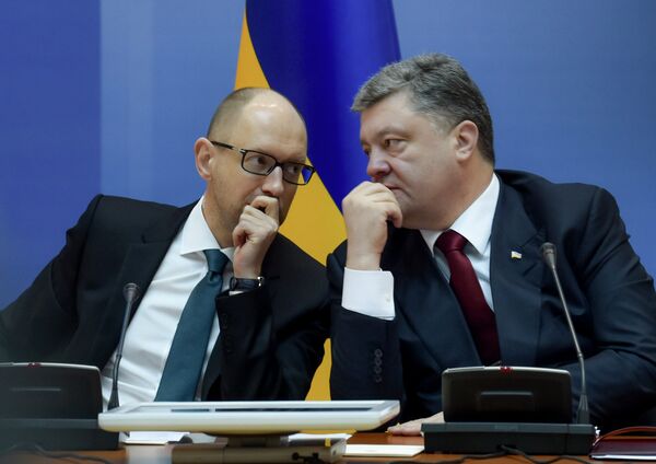 *Президент Украины Петр Порошенко и премьер-министр Украины Арсений Яценюк