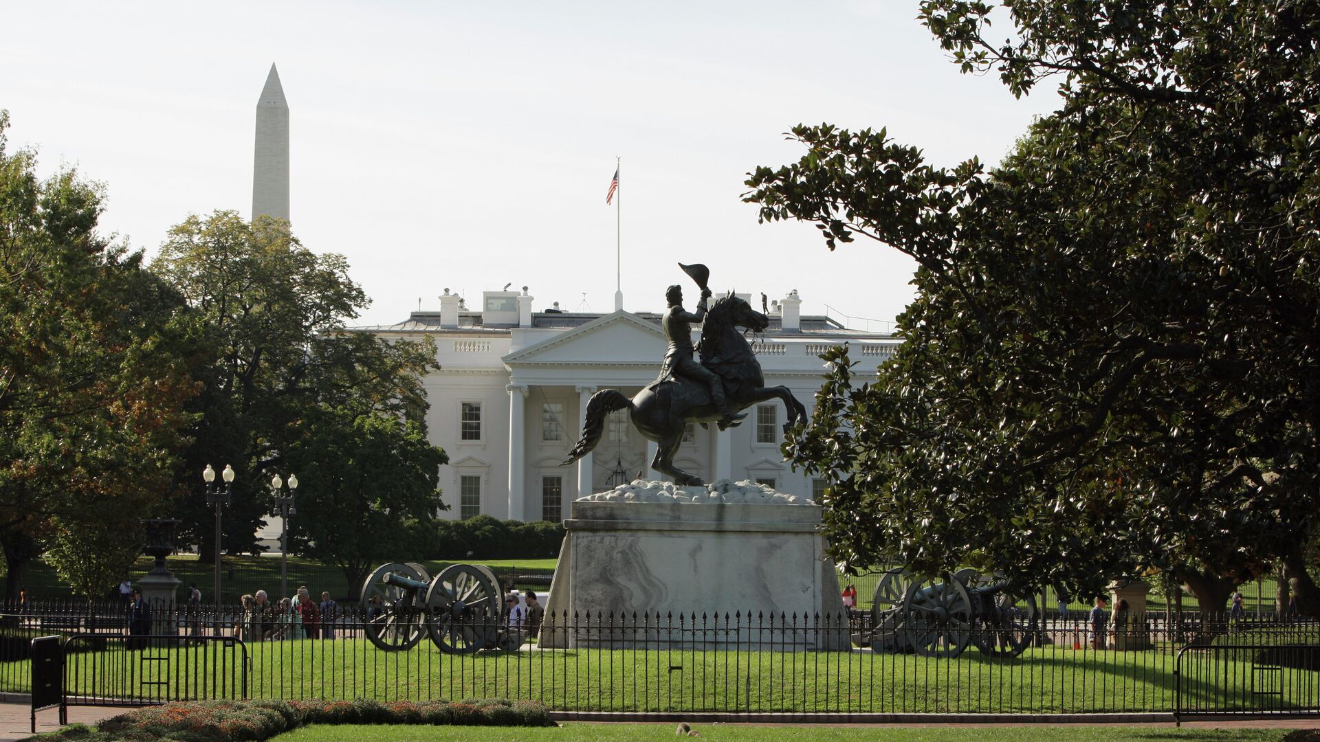 Памятник президенту Эндрю Джексону перед Белым домом в Вашингтоне - ПРАЙМ, 1920, 23.11.2022