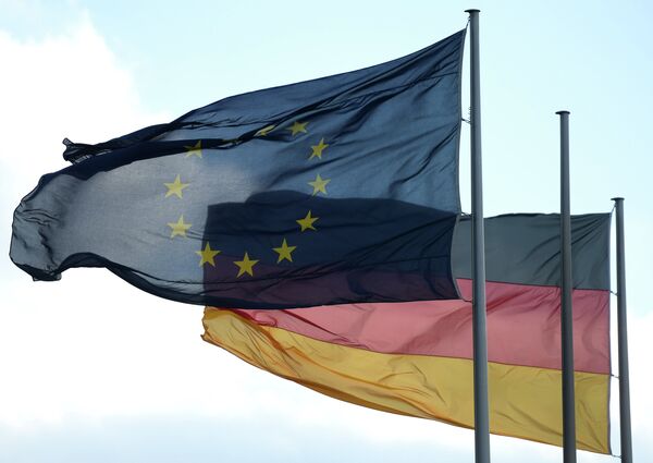 %Флаги Евросоюза и Германии в Берлине