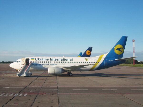 %Самолеты Международных авиалиний Украины в аэропорту Борисполя