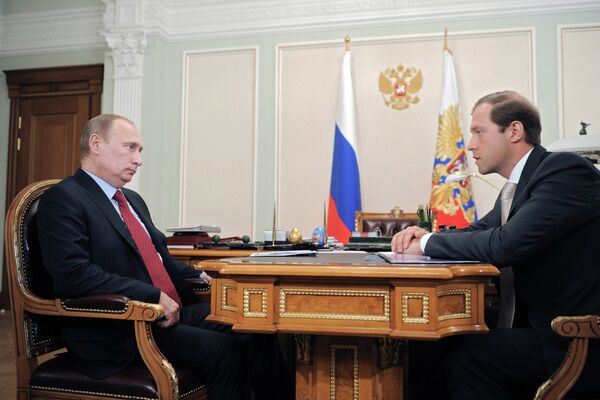 Встреча президента РФ В.Путина с Д.Мантуровым в Ново-Огарево