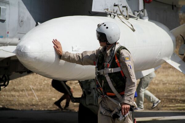 Летчик перед вылетом с аэродрома Хмеймим в Латакии, Сирия