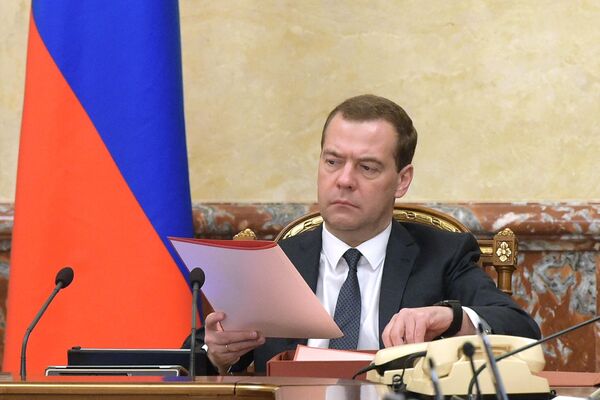*Премьер-министр РФ Д.Медведев провел заседание правительства РФ