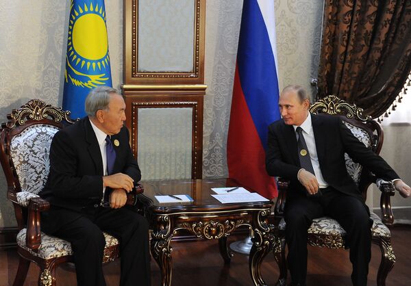 *Президент России Владимир Путин и президент Казахстана Нурсултан Назарбаев во время саммита ШОС