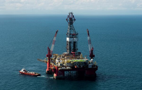 % Нефтедобывающая платформа в Мексиканском заливе. Архивное фото