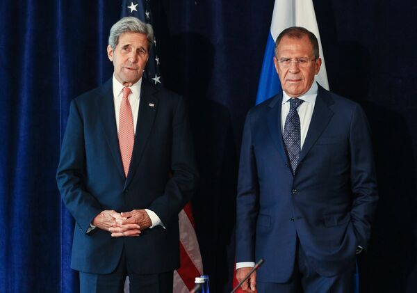 Министр иностранных дел РФ Сергей Лавров (справа) и Госсекретарь США Джон Керри